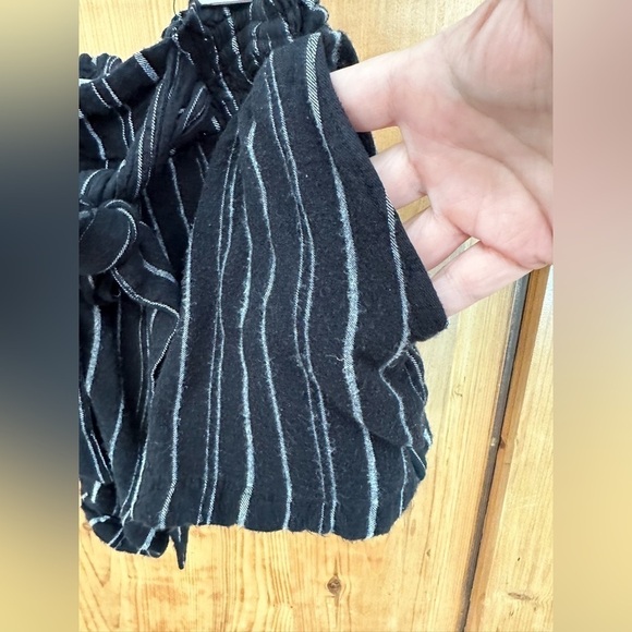 🎉Women’s XS Hollister Shorts Black & White Elastic Waist w/Belt - Picture 4 of 10